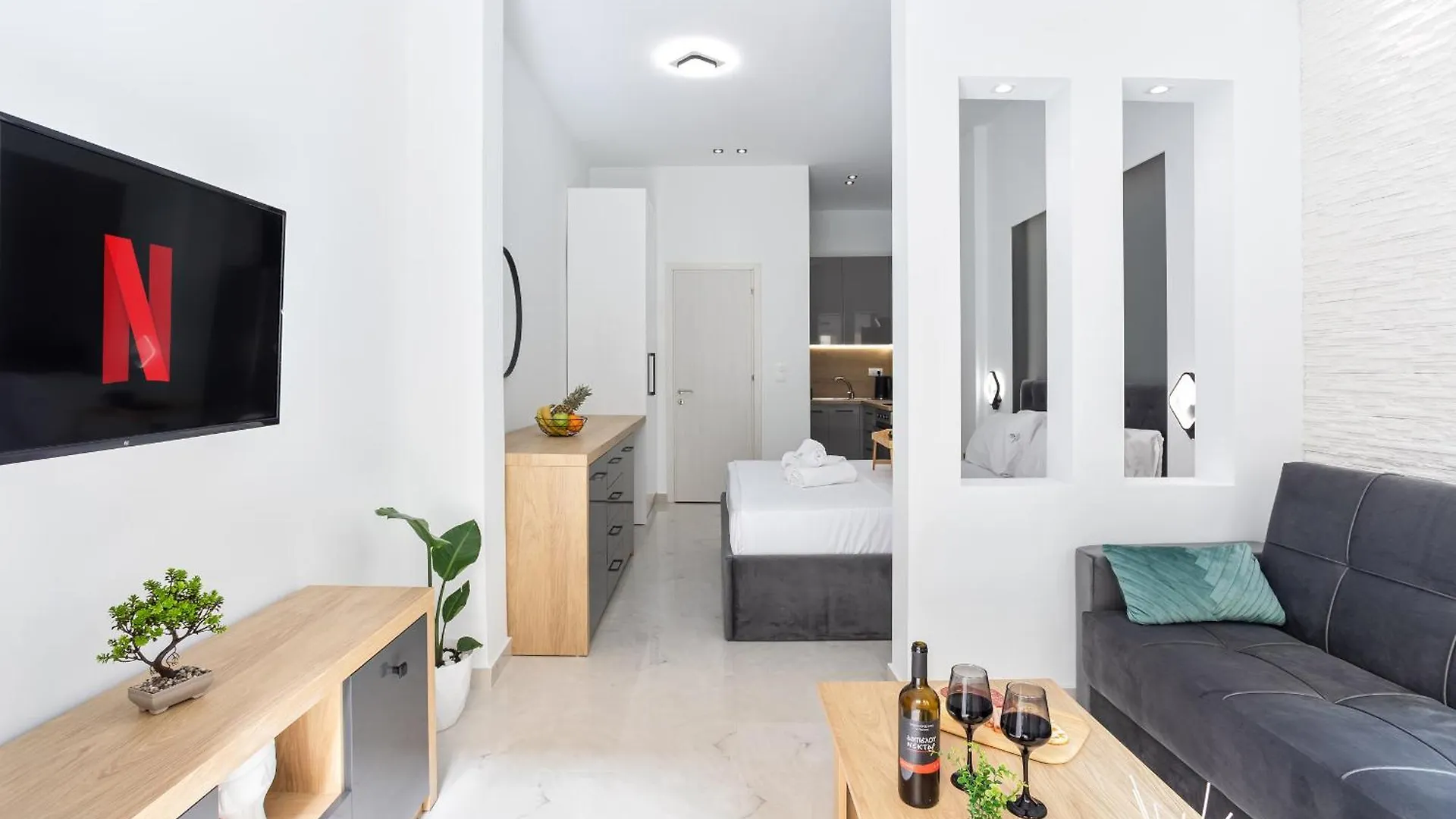 New Luxury Apartment In Downtown의 연락처